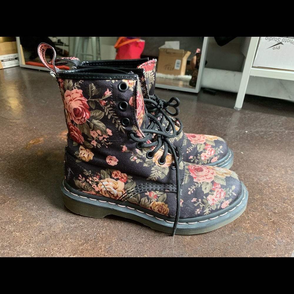 Doc Martens Combat Boots Floral size US 5